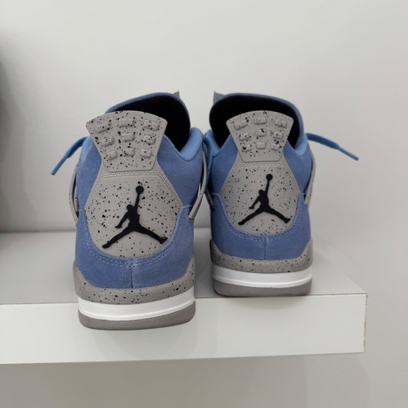 Jordan 4 Retro University Blue CT8527-400 Sz 9 - Picture 3 of 7